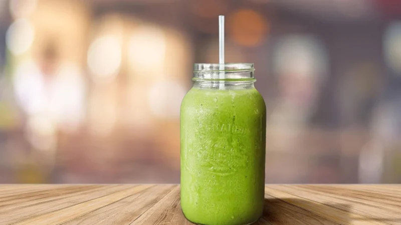 Najlepsze przepisy na orzeźwiające smoothie na lato